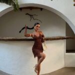 Robe Mini Halter Dentelle — Chocolat & Blanc Ivoire | Amoura