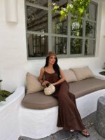 Robe Maxi Satin — Chocolat Dos Nu | Amoura – Image 2