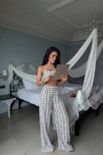 Ensemble Bandeau + Pantalon Wide Leg — Carreaux Beige & Noir | Amoura – Image 4