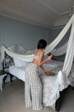 Ensemble Bandeau + Pantalon Wide Leg — Carreaux Beige & Noir | Amoura – Image 5