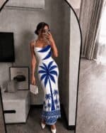 Robe longue à imprimé palmier bleu, style élégant et tendance.