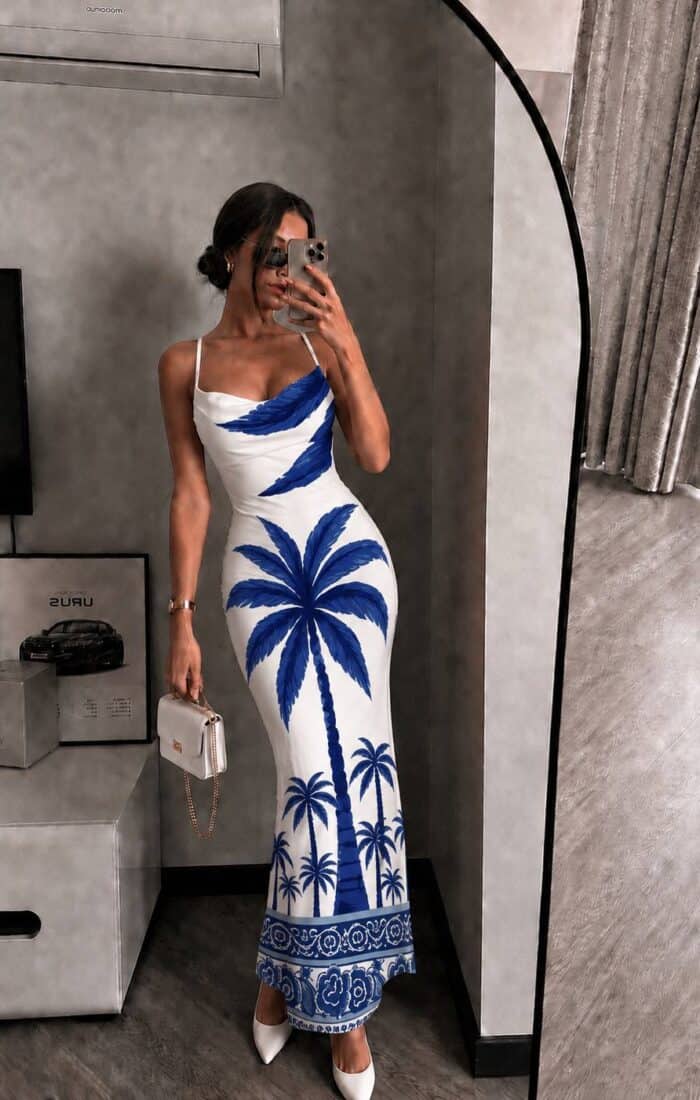 Robe longue à imprimé palmier bleu, style élégant et tendance.